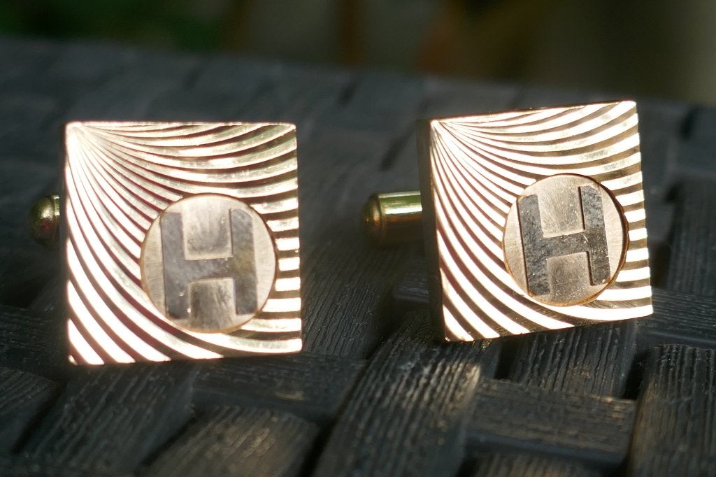 Manchetknopen goudkleurig met letter H, Sieraden, Tassen en Uiterlijk, Manchetknopen, Verzenden, Zo goed als nieuw, Overige materialen