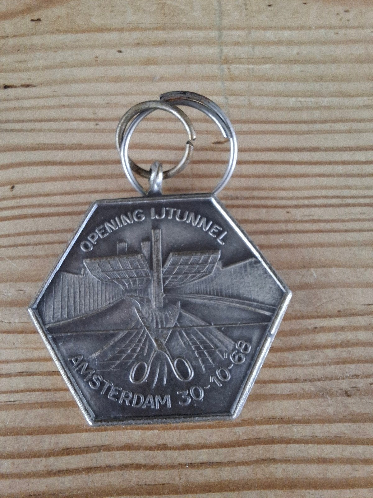 De IJtunnel herdenkingsmedaille 1968, Ophalen, Gebruikt
