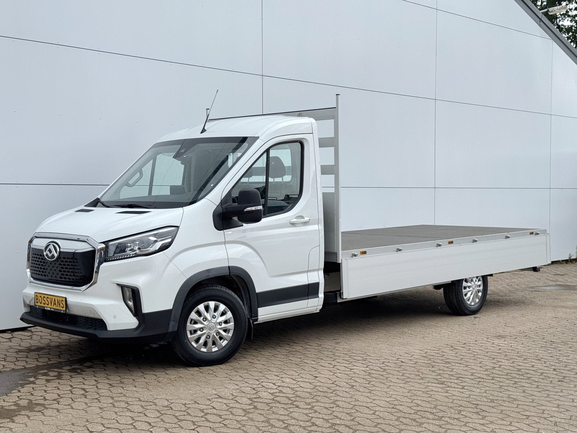 Maxus eDeliver 9 65kWh 204PK Nieuw! Open Laadbak 172km WLTP, Auto's, Bestelauto's, Maxus, Wit, Nieuw, 204 pk