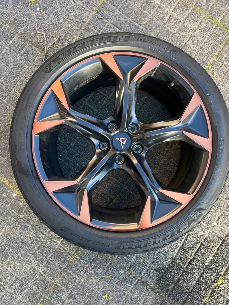 Cupra 19 inch velgen met banden (gratis banden), 19 inch, Banden en Velgen, Personenwagen, Gebruikt