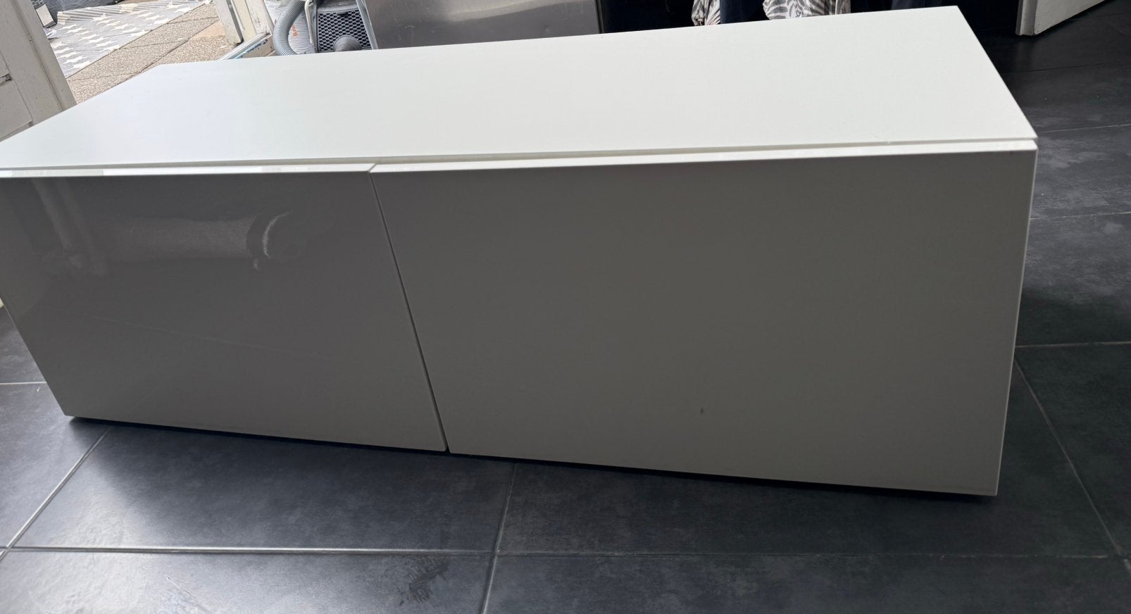 Nette IKEA TV kast Hoogglans Wit | TV of meubelkast, Ophalen of Verzenden, Zo goed als nieuw, 25 tot 50 cm, Minder dan 100 cm