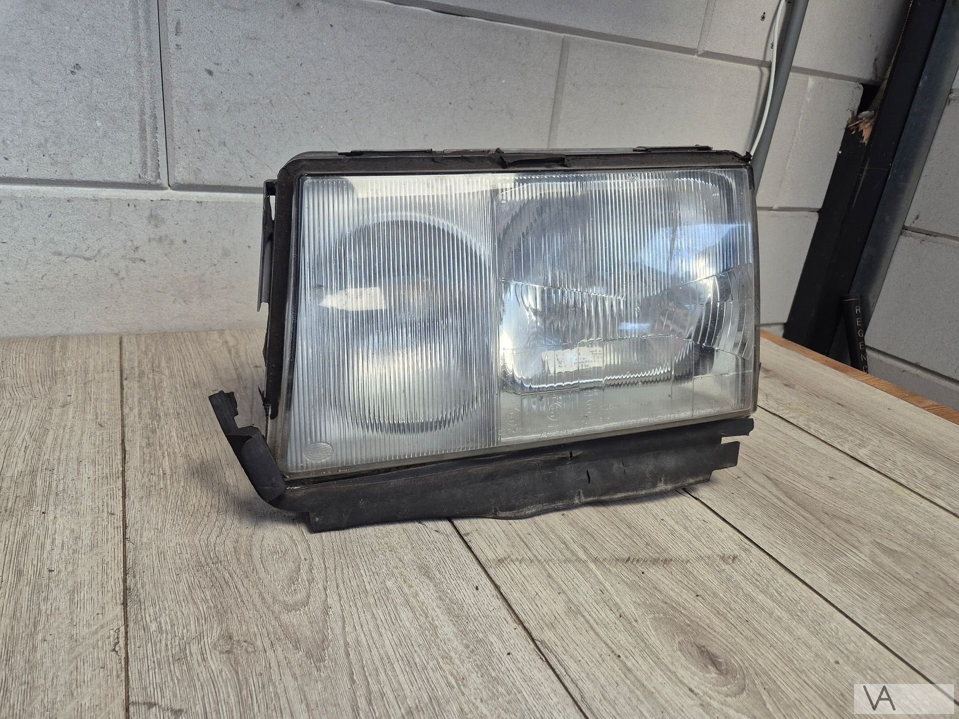 Koplamp links van Mercedes W124 E klasse 1985 - 1995 HELLA, Gebruikt, -, Ophalen of Verzenden, -