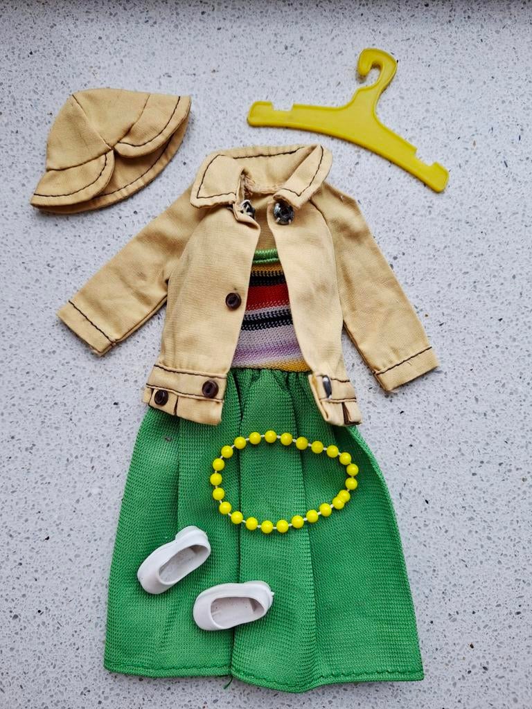 Barbie vintage Sindy /Fleur doll outfits met schoentjes, Kinderen en Baby's, Speelgoed | Poppen, Ophalen of Verzenden, Gebruikt