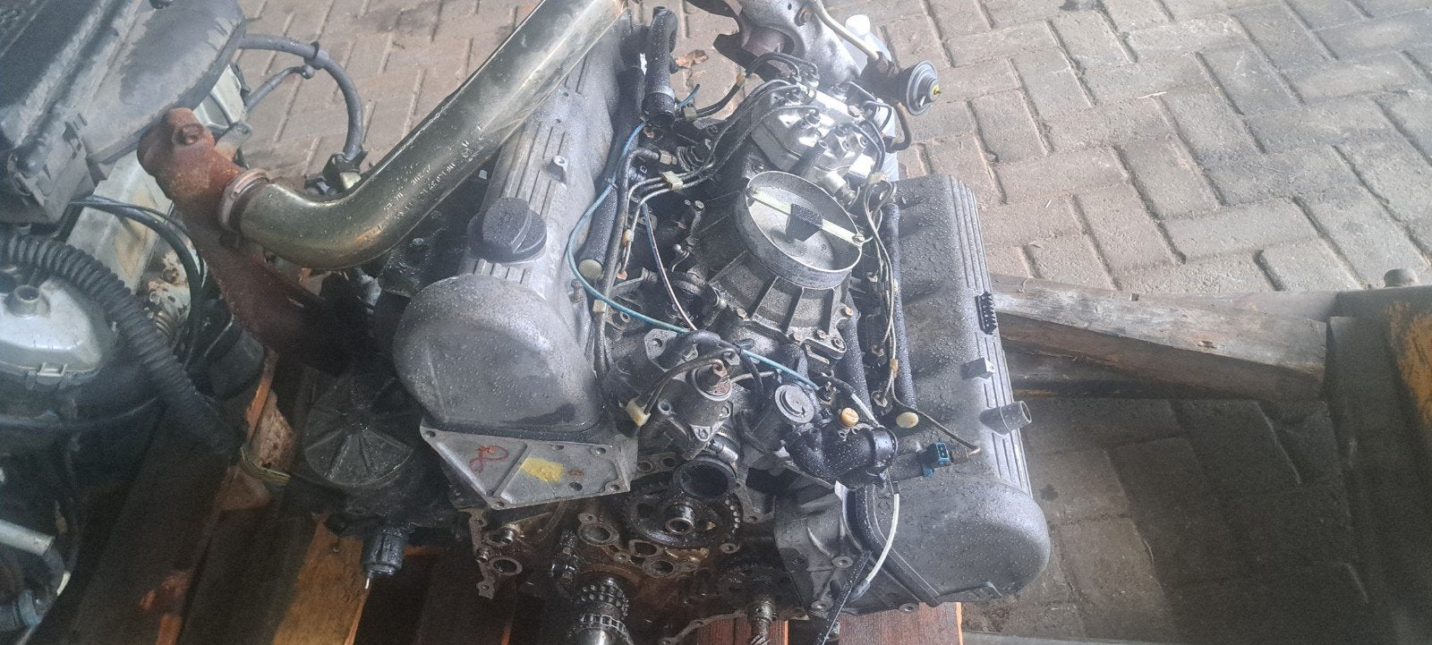 MOTORBLOK MERCEDES 380 SEC / SE VOOR ONDERDELEN, Kip