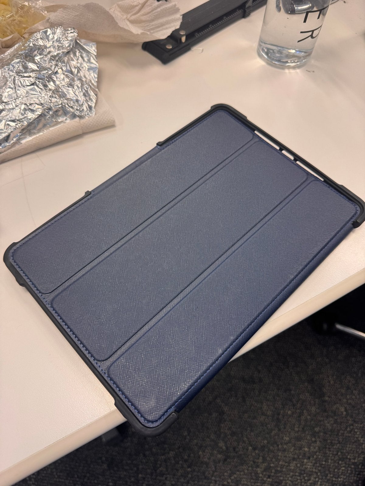 18x Nieuwe iPad hoezen 9e generatie - Ongebruikt, Ophalen, Nieuw, 10 inch, Bescherming voor- en achterkant
