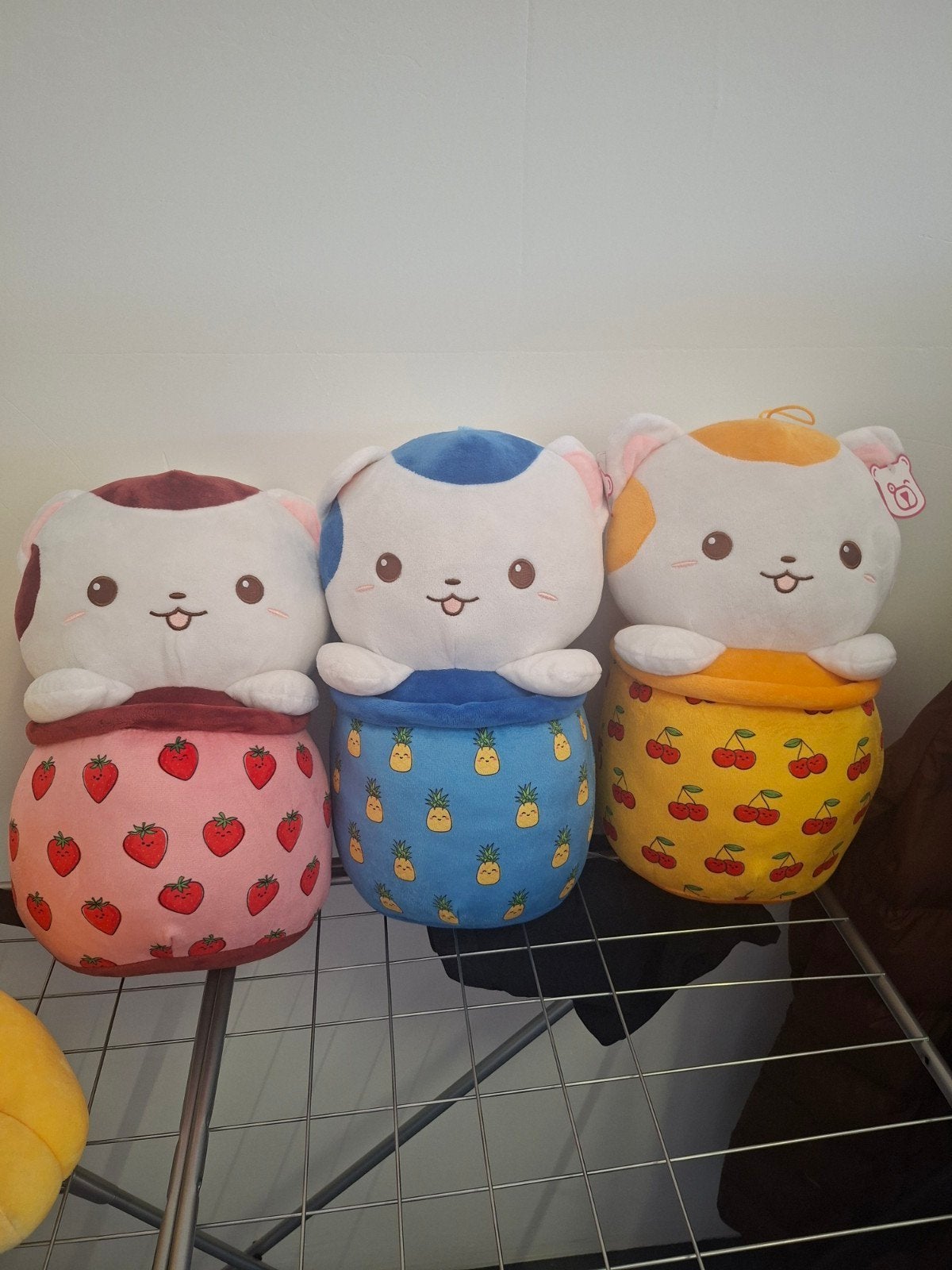 Nieuwe schattige knuffels in fruitige potjes, Kinderen en Baby's, Speelgoed | Knuffels en Pluche, Ophalen, Overige merken, Overige karakters