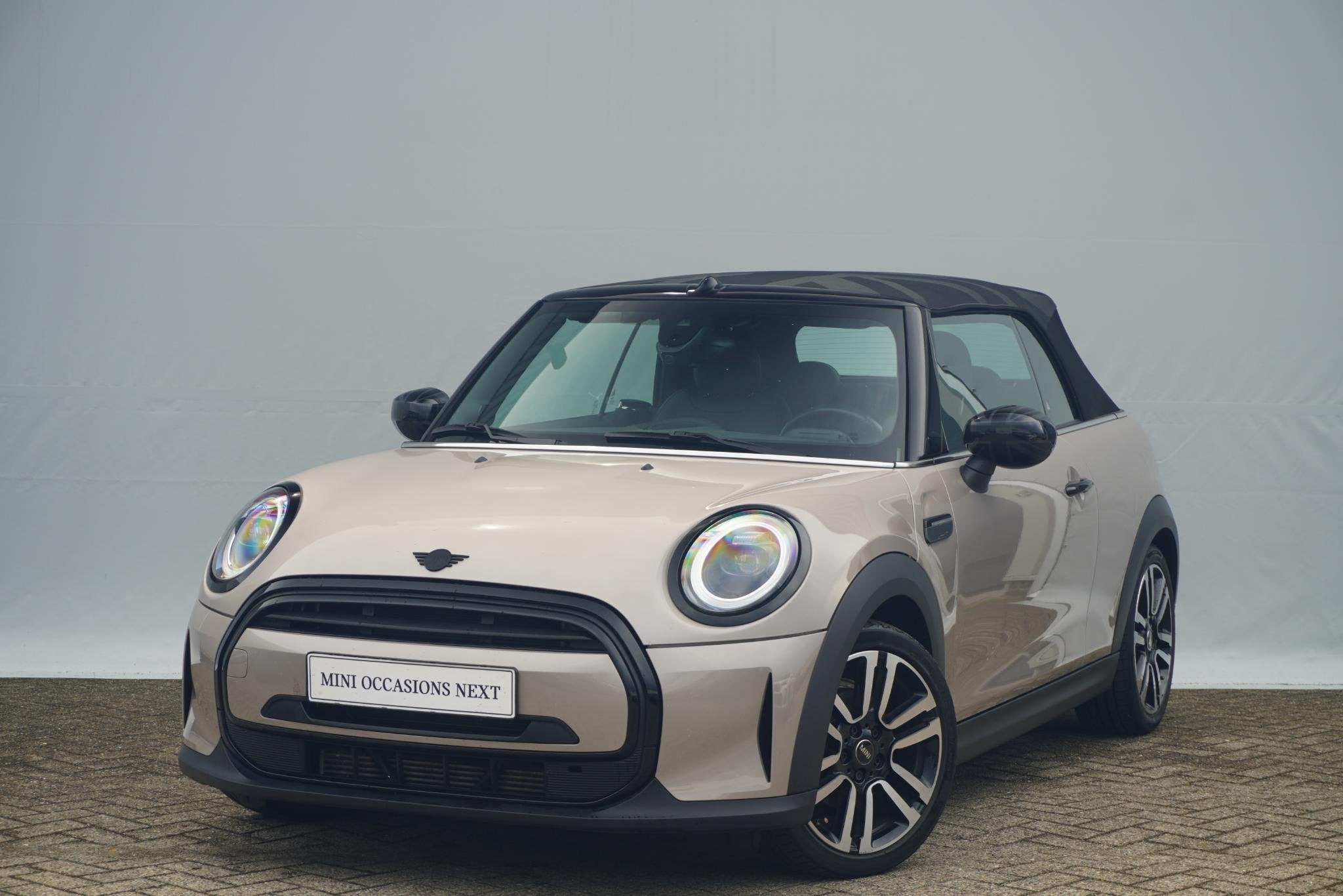 MINI Cabrio ONE Classic Uitvoering | Harman Kardon | Driving, Auto's, Mini, Voorwielaandrijving, 4 stoelen, Bedrijf, 3 cilinders
