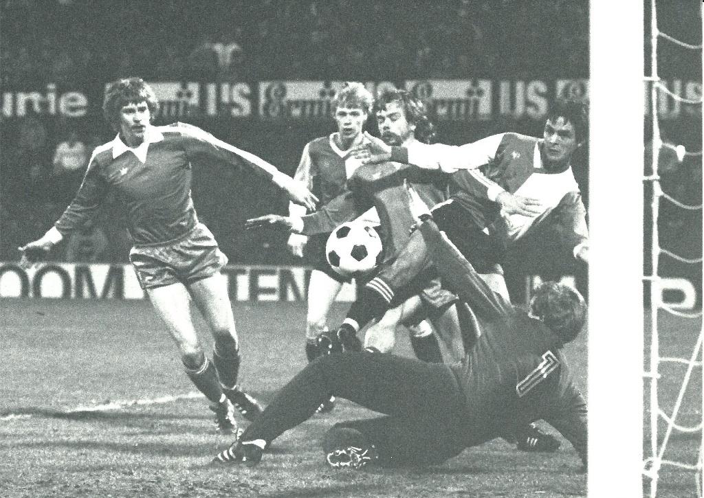 1979-1980 persfoto Piet Bouts Feyenoord - PEC Zwolle 3-0, Verzamelen, Sportartikelen en Voetbal, Verzenden, Zo goed als nieuw