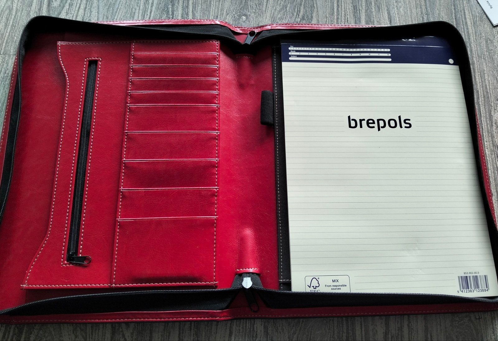 Rode lederen schrijfmap van Brepols, Ophalen