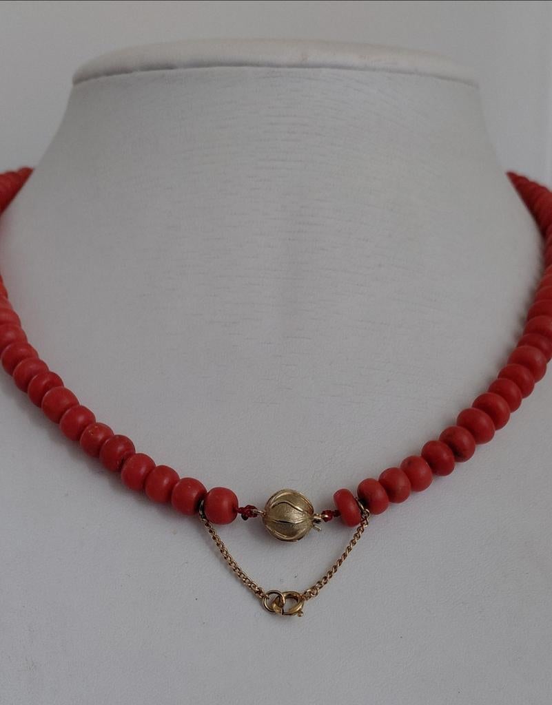 unieke bloedkoraal ketting met gouden ged.slotje,43 cm, Ophalen of Verzenden, Goud, Ketting