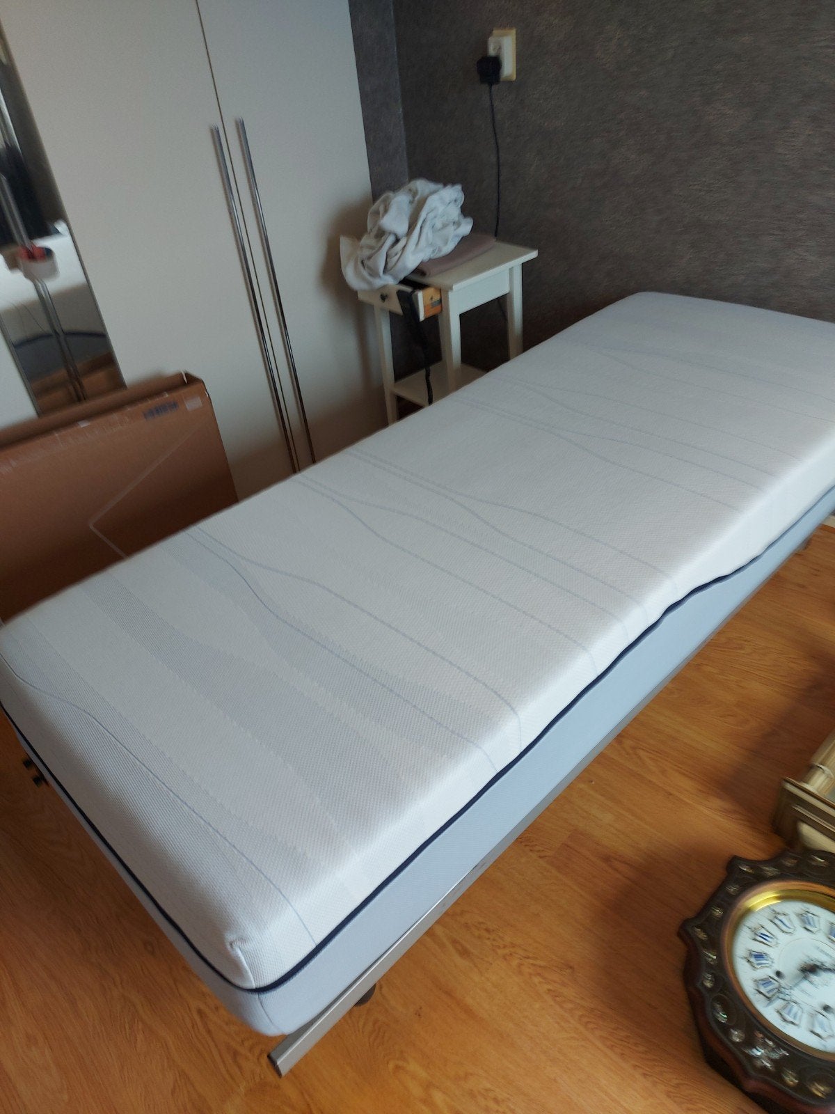 Twee eenpersoonsbedden met matrassen - Sleep & Dream, Huis en Inrichting, Slaapkamer | Bedden, Ophalen, 90 cm, Eenpersoons, Hout