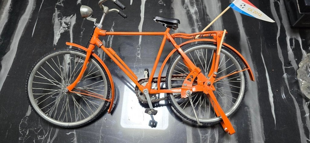Decoratieve kleine Oranje Fiets met EK 2012 Vlaggetje, Ophalen, Gebruikt