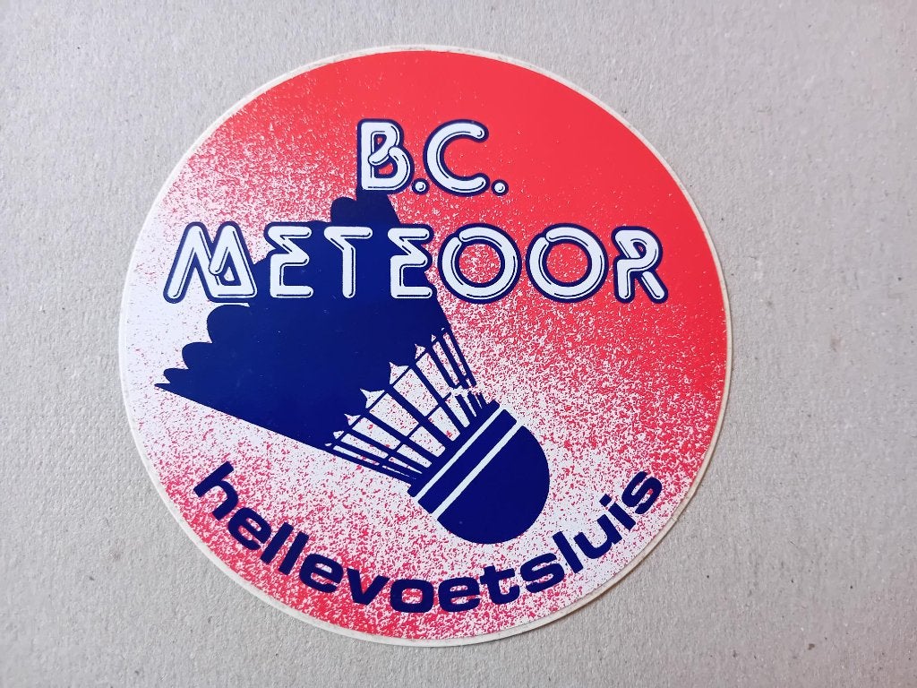 B.C. Meteoor sticker Badminton Club Hellevoetsluis 10cm, Verzamelen, Ophalen of Verzenden, Zo goed als nieuw, Bedrijf of Vereniging