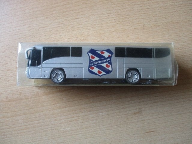 SC Heerenveen spelersbus  Plus  17cm  Nieuw!, Ophalen of Verzenden, Nieuw