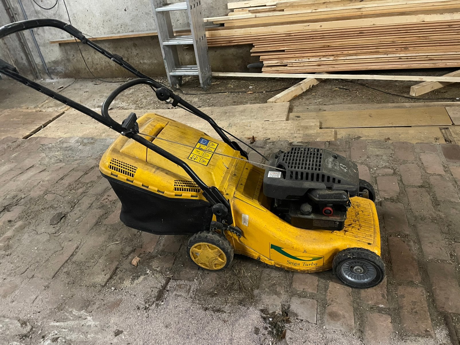 Stiga turbo 43 grasmaaier benzine (start niet!!), Tuin en Terras, Ophalen, Gebruikt, 40 t/m 49 cm, Opvangzak