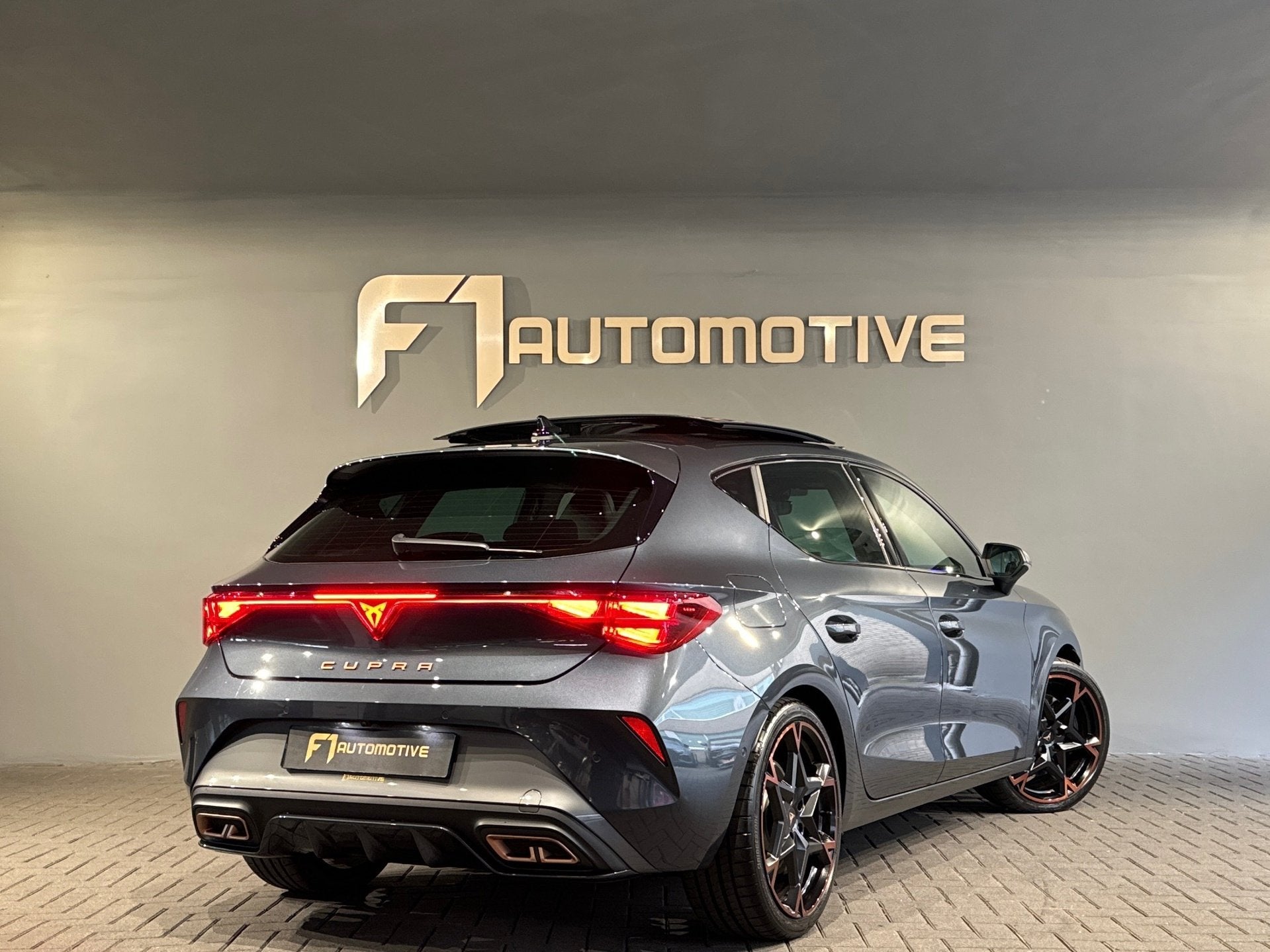 Cupra Leon 1.5 TSI e-Hybrid VZ Extreme Pano|Sfeer|Key|Memory, Auto's, Dealer onderhouden, 4 cilinders, Plug-in hybride, Hybride Elektrisch/Benzine