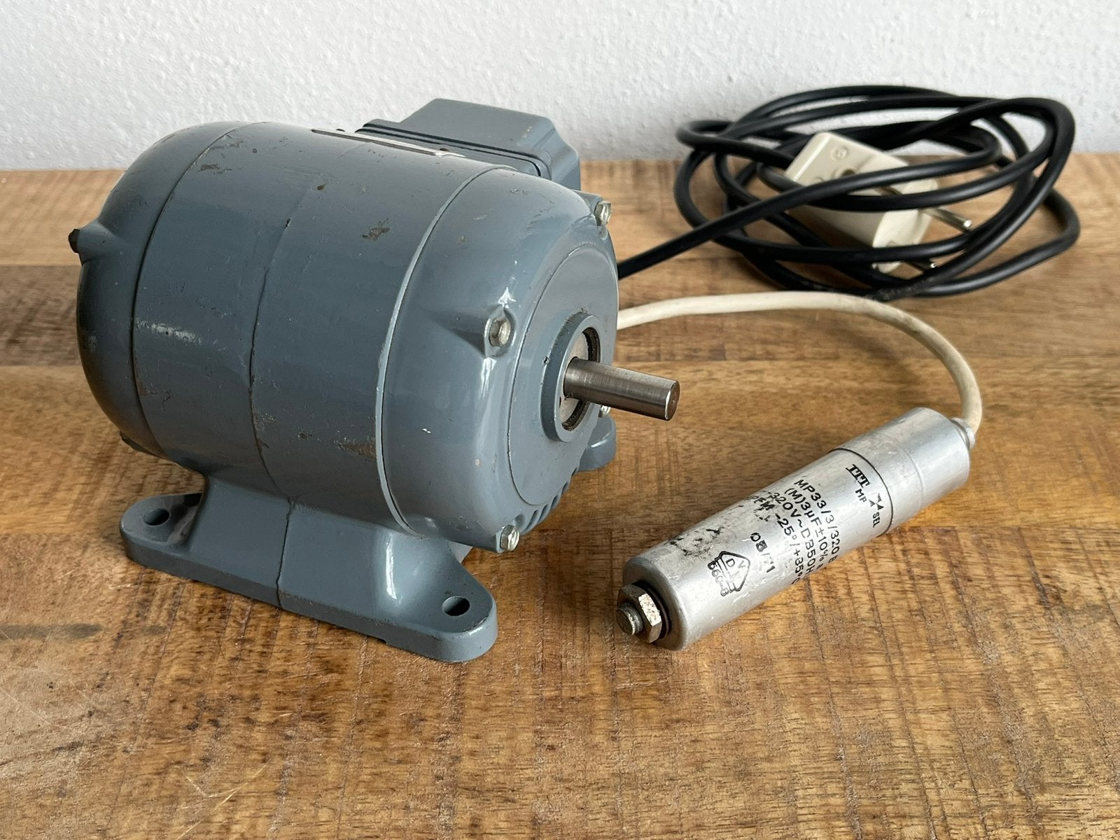 220 volt motor voor een klijn draaibankje draait geruisloos, Doe-het-zelf en Verbouw, Ophalen of Verzenden, Zo goed als nieuw