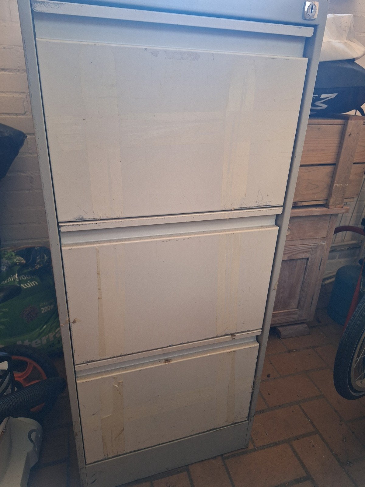Metalen archiefkast met hangmappen., Huis en Inrichting, Kasten | Roldeurkasten en Archiefkasten, Gebruikt, Klassiek kantoor, 100 tot 150 cm