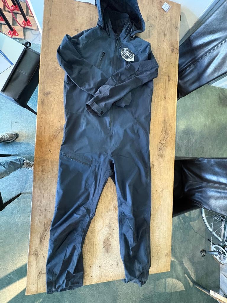 Agu commuiter suit XL, Caravans en Kamperen, Regenkleding, Nieuw, Regenpak, Heren, Ophalen of Verzenden
