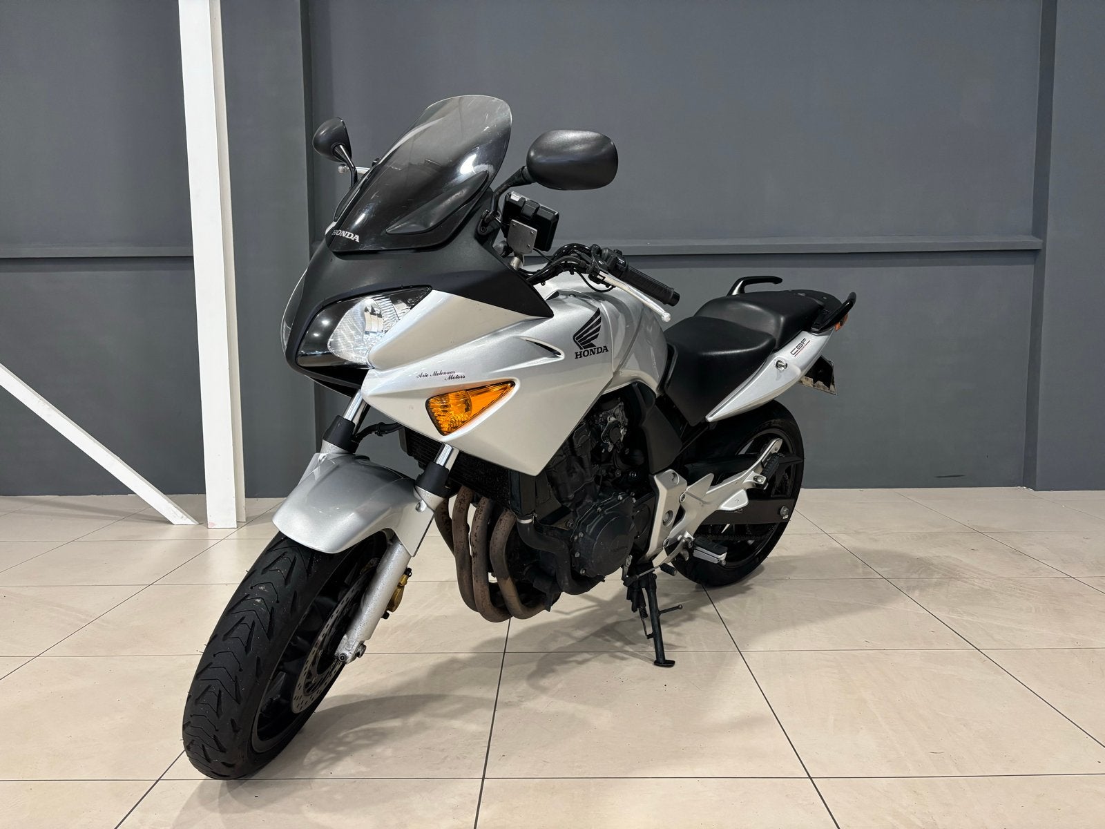 Honda CBF 600 S - Nette Toermotor met Handvatverwarming, ABS, 4 cilinders, Gebruikt, Particulier, Meer dan 35 kW