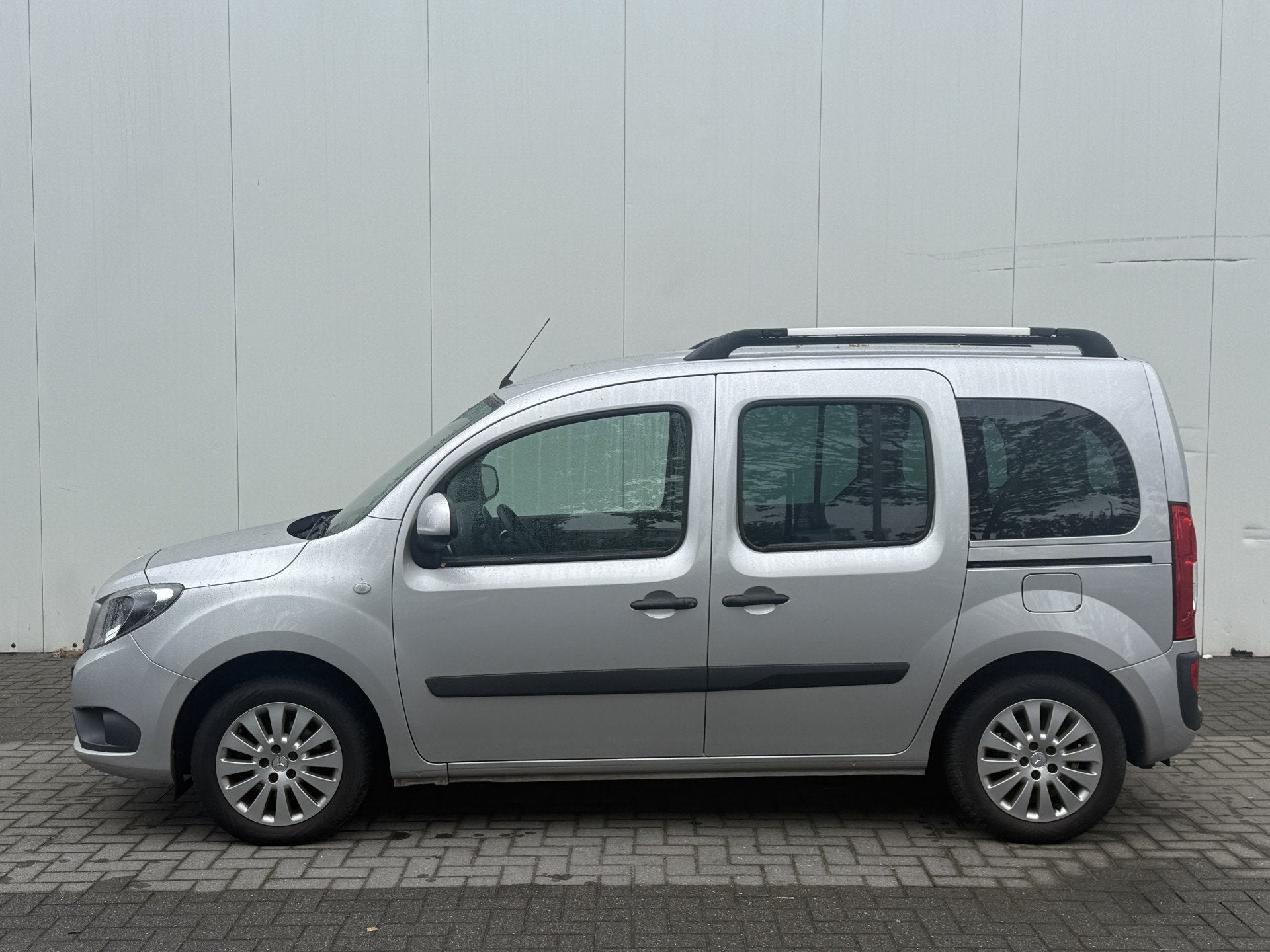 Mercedes-Benz Citan Rolstoelauto 3+1 - Automaat - Bodemverla, Dealer onderhouden, Gebruikt, 4 stoelen, 116 pk