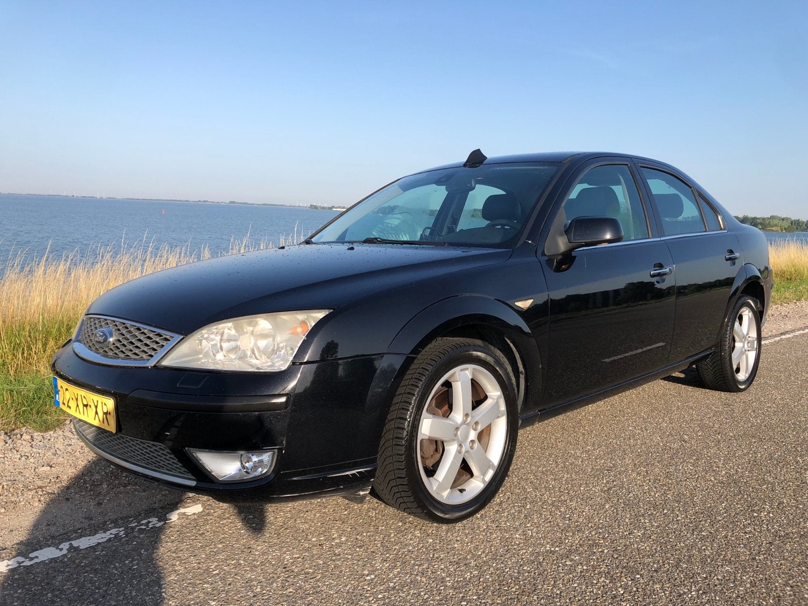 Ford Mondeo 1.8 16V 92KW Sedan 2007 Zwart, Auto's, Ford, 125 pk, 4 cilinders, Zwart, Bedrijf