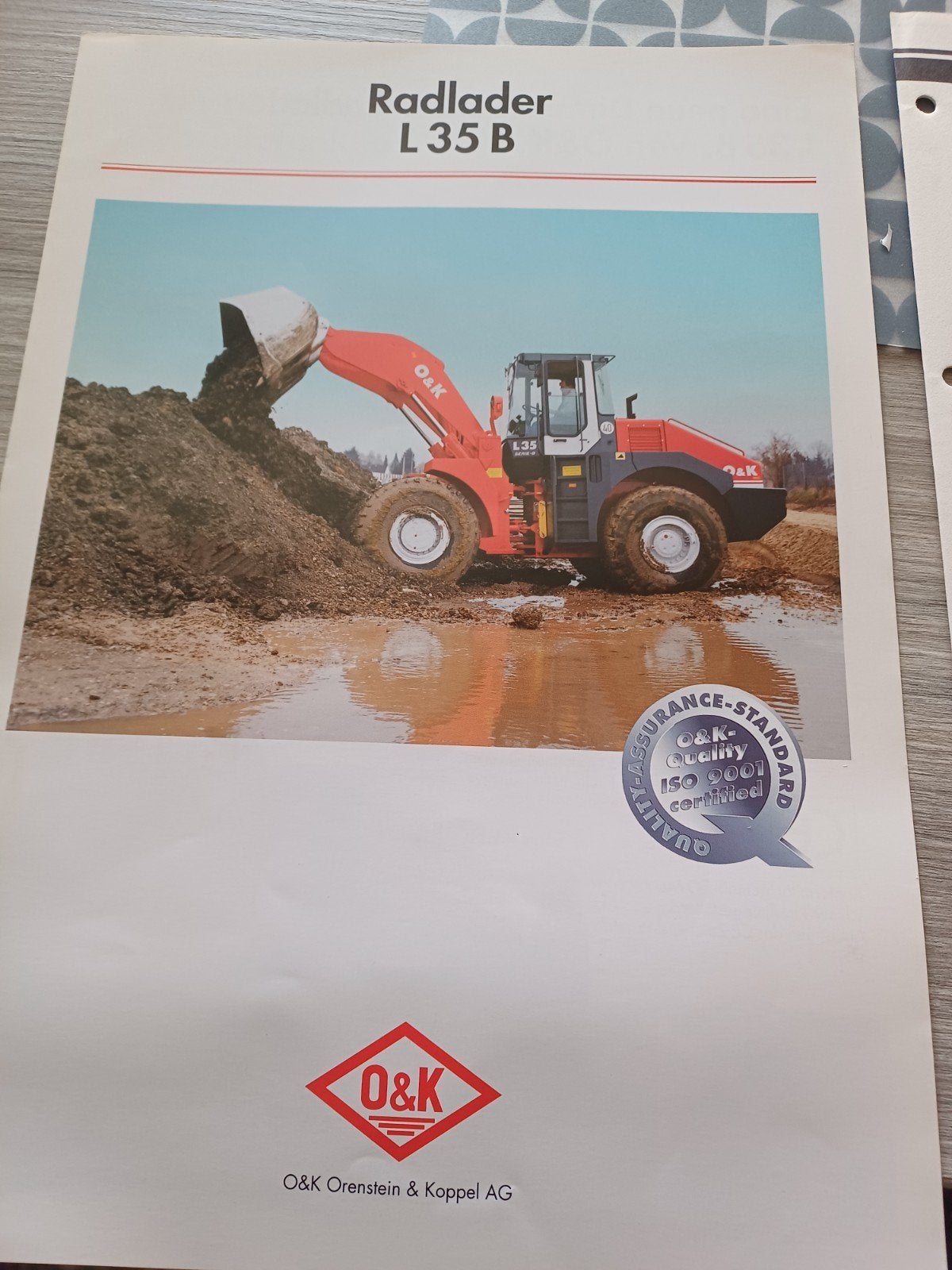 Aangeboden  O&K folders  van  Shovels, Ophalen of Verzenden, Gelezen