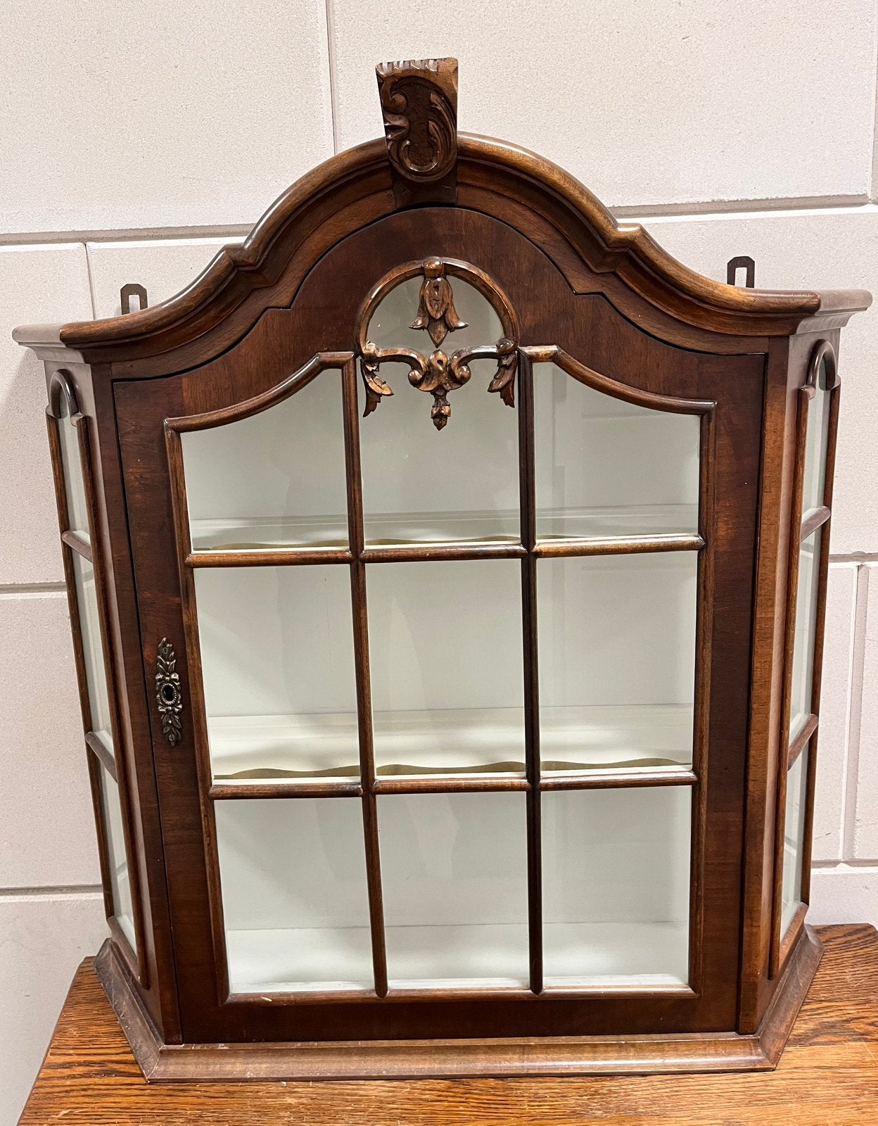 Houten wand vitrine kast, Huis en Inrichting, Kasten | Vitrinekasten, Ophalen, Gebruikt, 25 tot 50 cm, 50 tot 100 cm