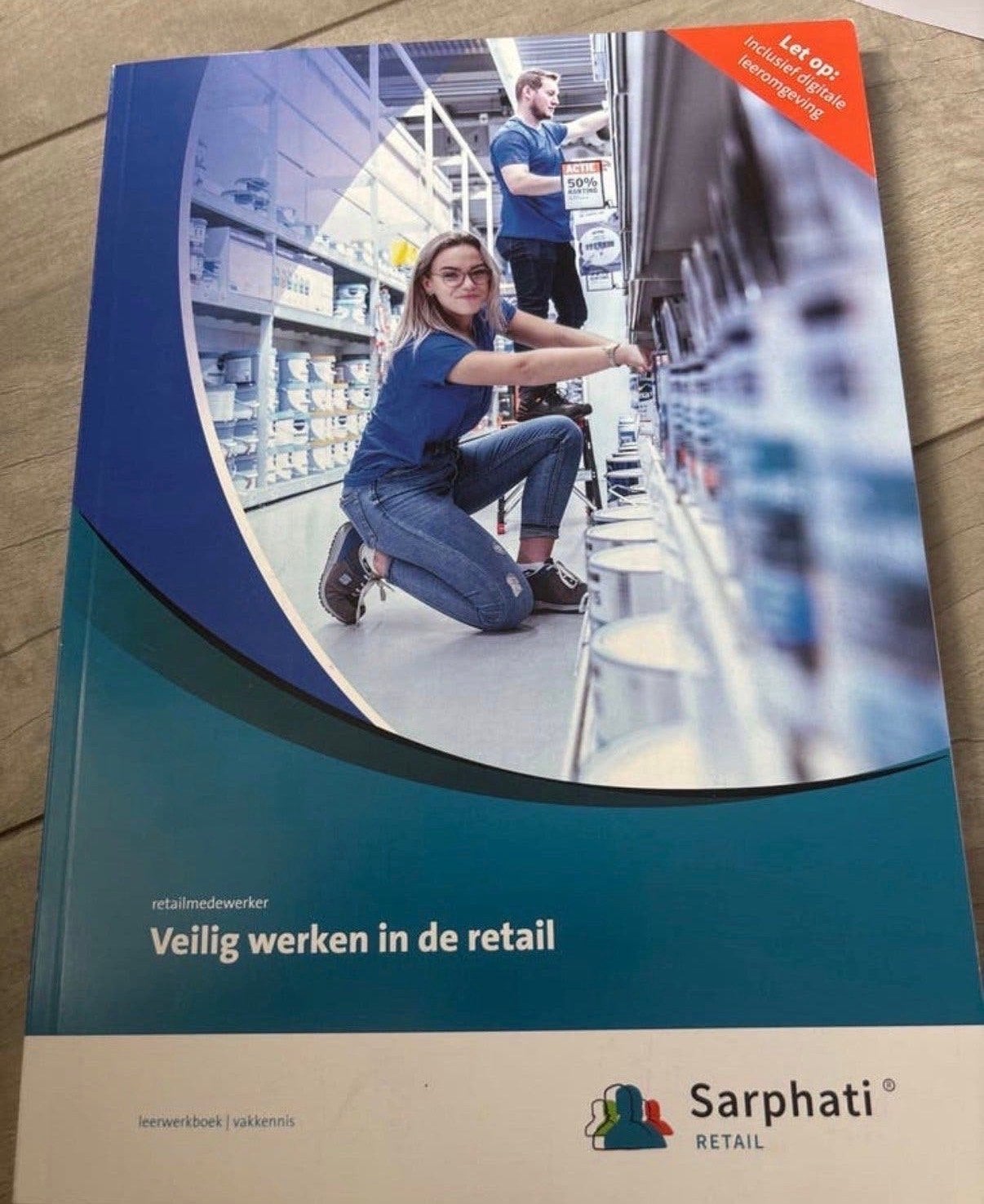 Veilig werken in de retail - Sarphati Retail leerboek, Boeken, Ophalen of Verzenden, Zo goed als nieuw, MBO