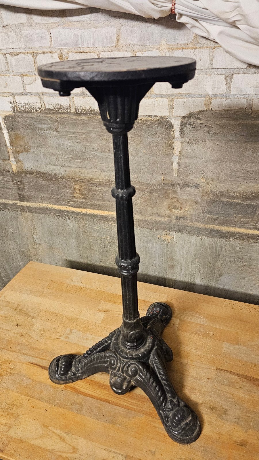 Gietijzeren tafel met houtenblad (in de hamerite), Ophalen, Zo goed als nieuw
