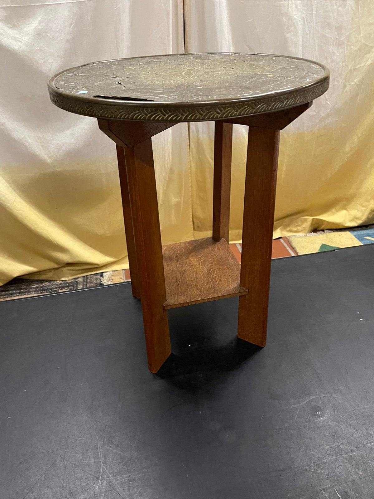VINTAGE BIJZETTAFEL MET KOPEREN BLAD, Antiek en Kunst, Antiek | Meubels | Tafels, Ophalen