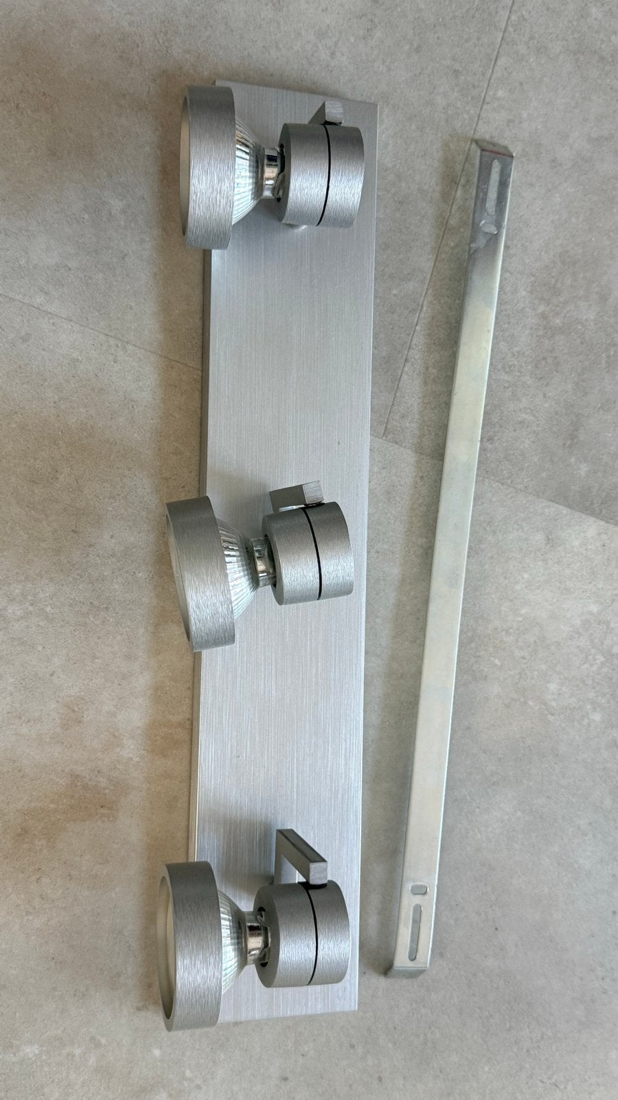 Moderne aluminium spotbalk met 3 verstelbare spots, Halogeen, Gebruikt, GU10, Overige merken