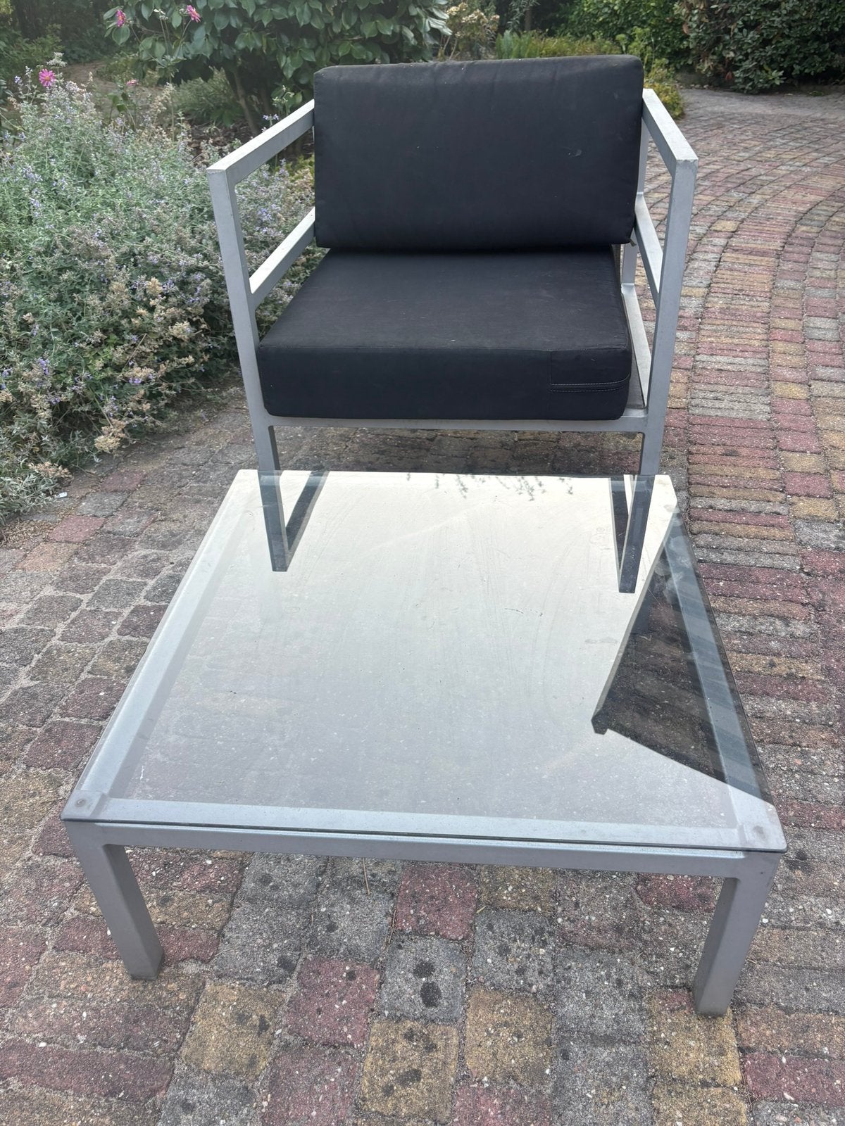4 Alumium tuinstoelen met zwarte kussens en 2 tafels, Tuin en Terras, Tuinsets en Loungesets, Ophalen, 4 zitplaatsen, Gebruikt