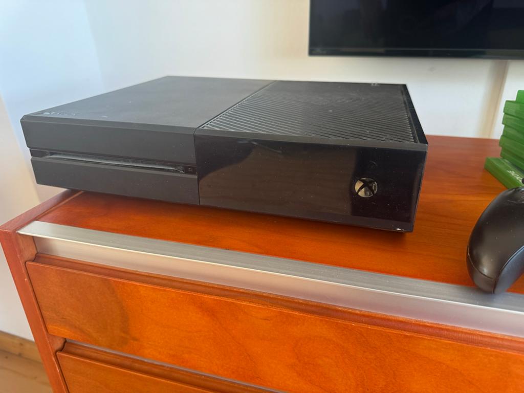 Xbox One met 7 games en controller, Avontuur en Actie, Online, Gebruikt, Vanaf 18 jaar