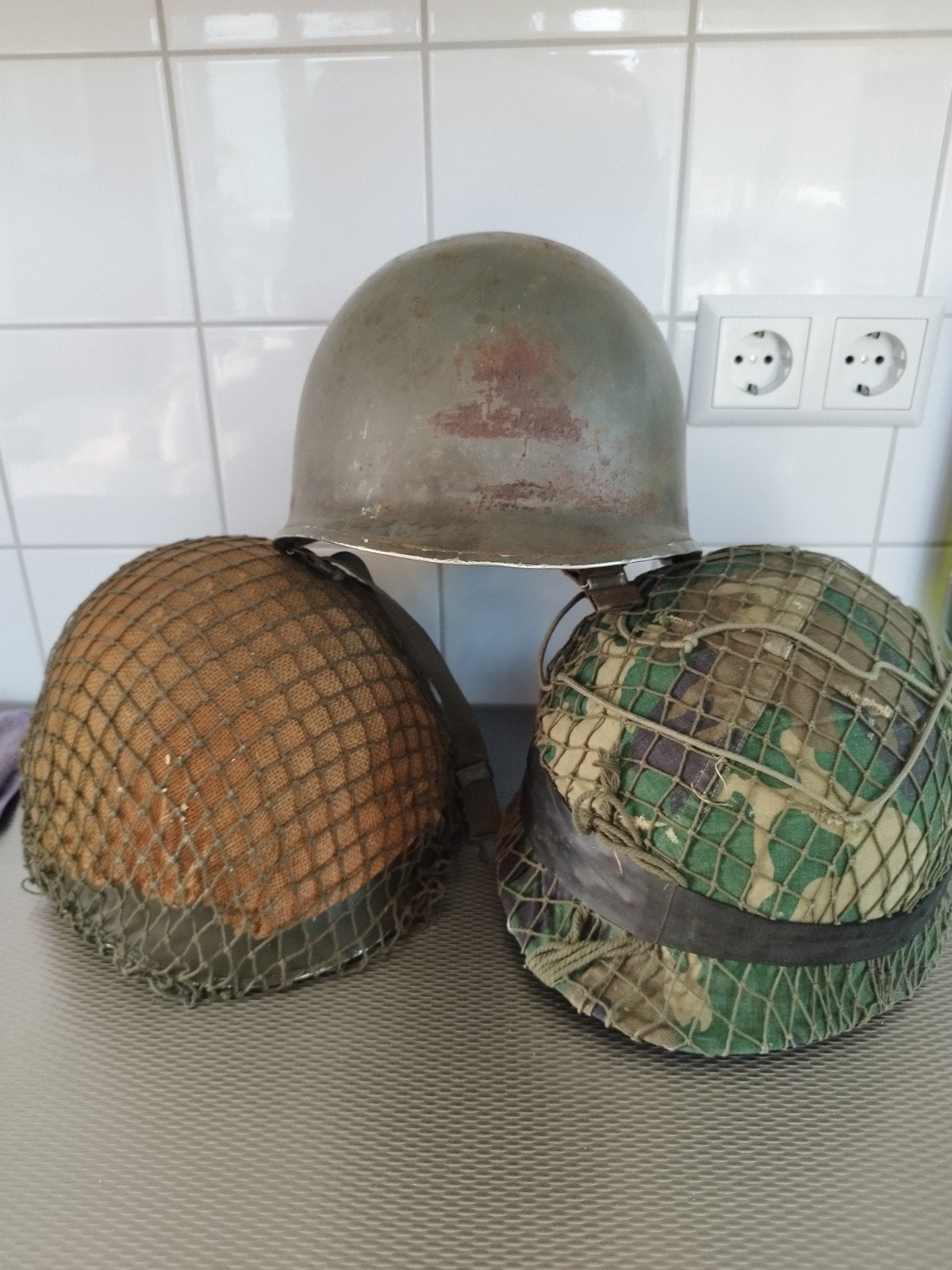 Lot van 3 m53 helmen, Verzamelen, Ophalen of Verzenden, Landmacht, Nederland, Helm of Baret