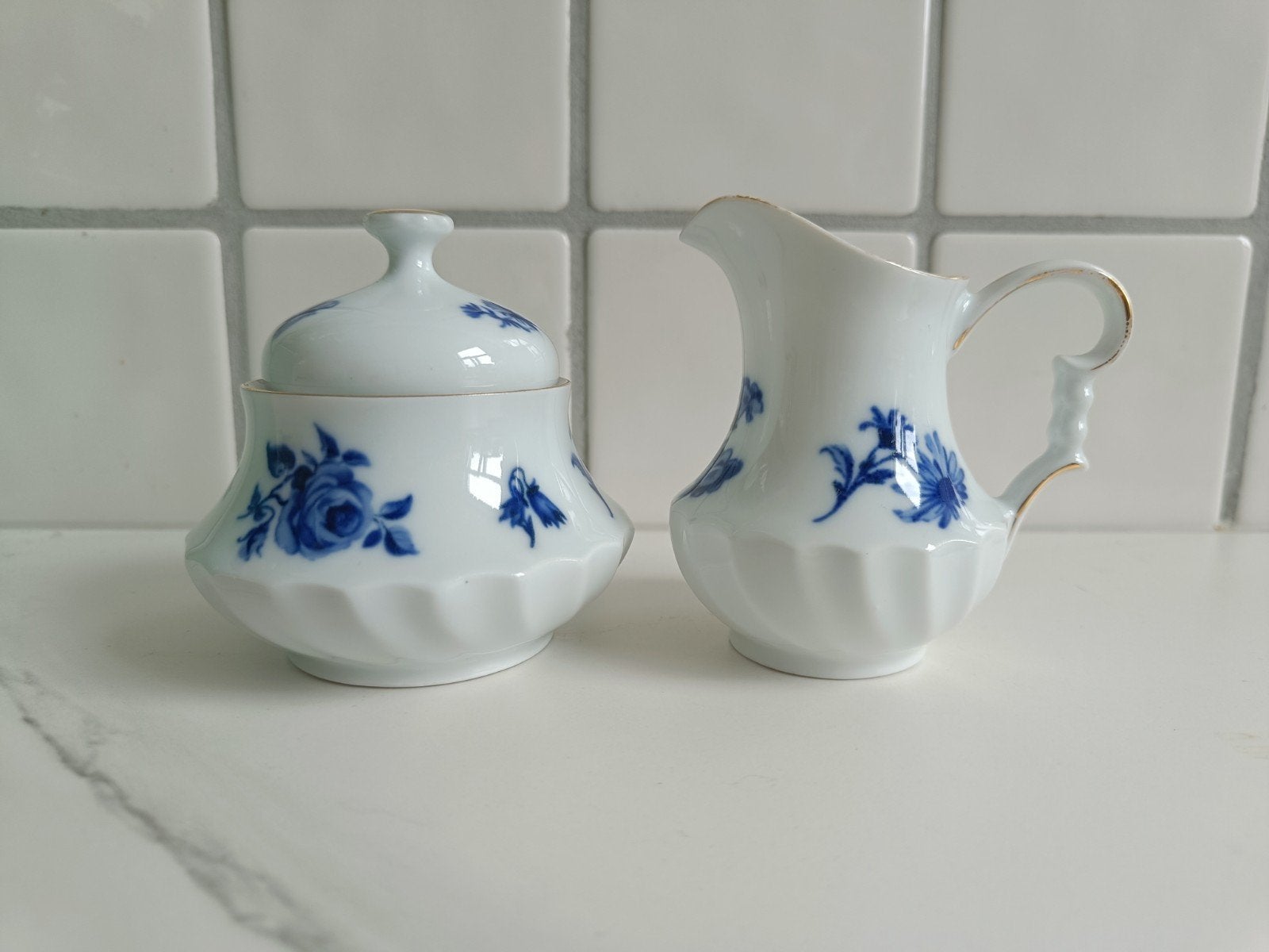 Suikerpot en melkkan Bavaria met blauw bloemmotief, Ophalen of Verzenden
