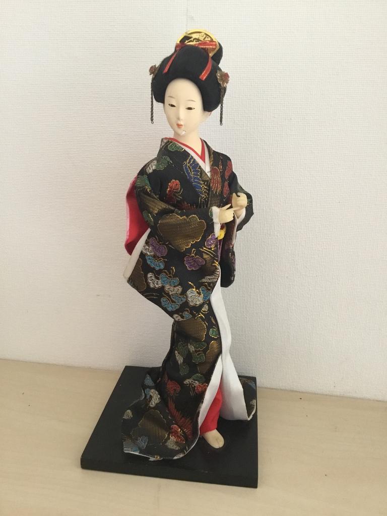 Japanse Geisha Pop in Kimono - Decoratieve Figuur, Verzamelen, Ophalen of Verzenden, Zo goed als nieuw, Pop