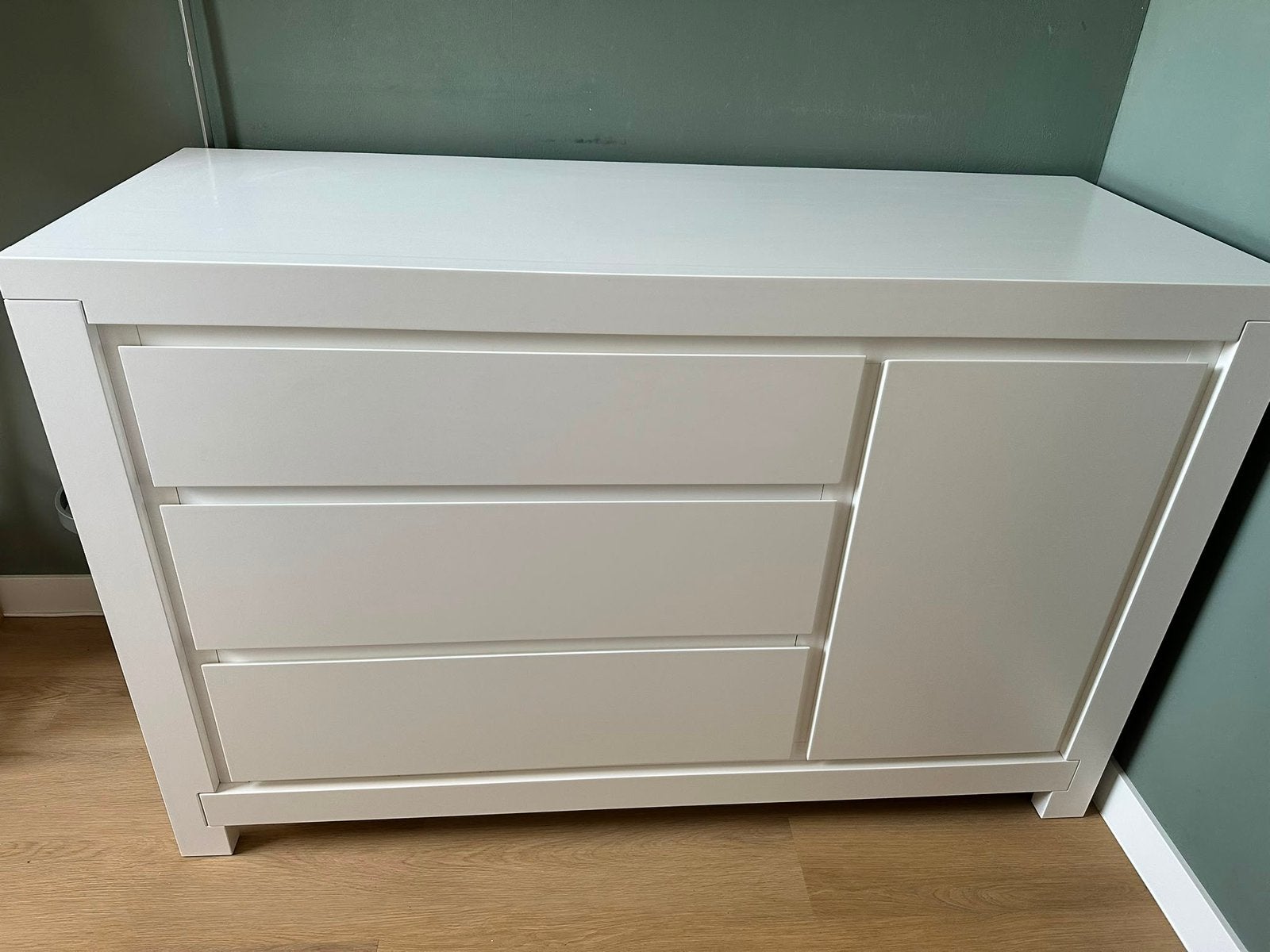 Mooie witte commode, Kinderen en Baby's, Kinderkamer | Commodes en Kasten, Ophalen, 50 tot 70 cm, 90 tot 105 cm, 100 cm of meer