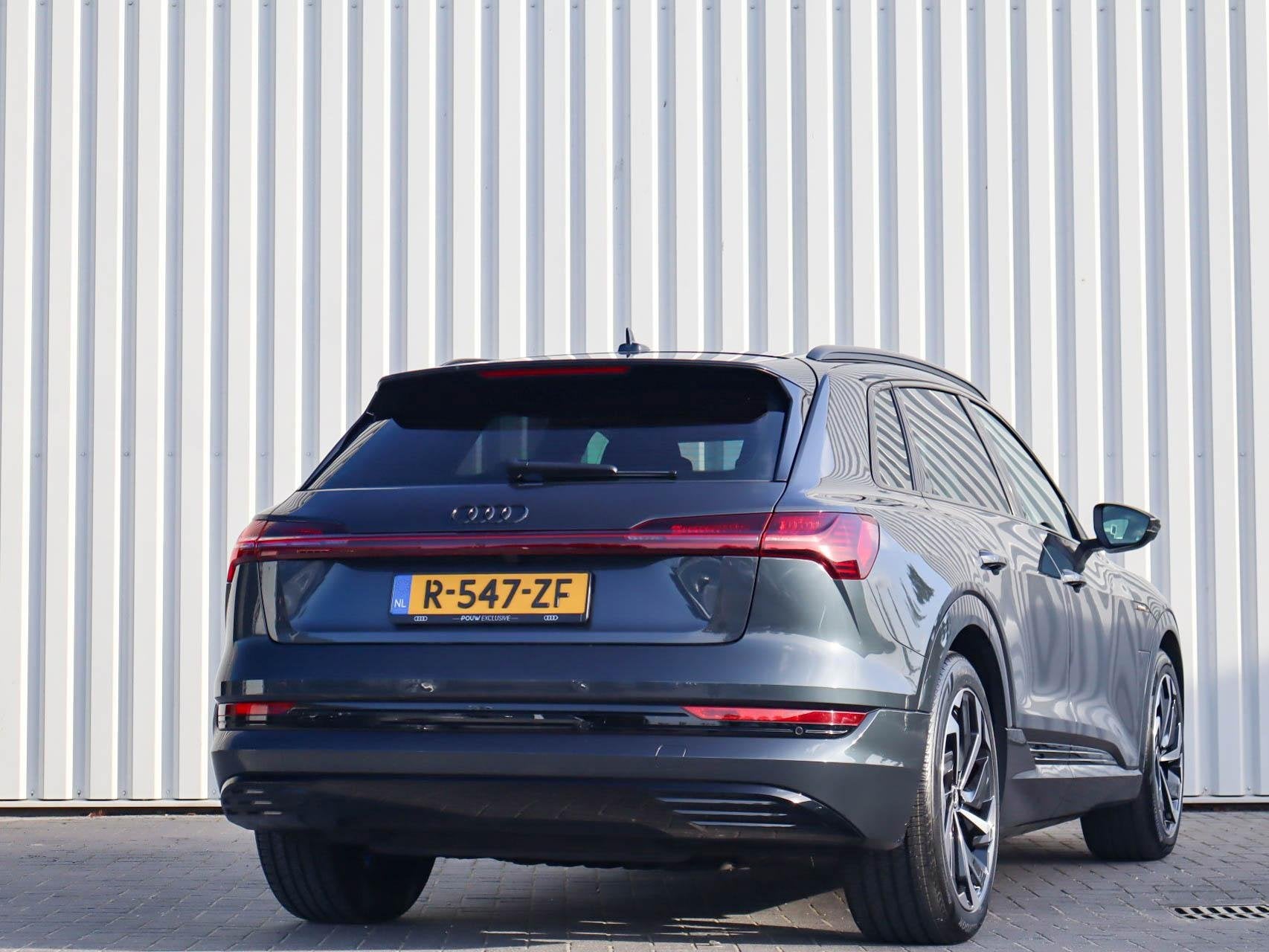 Audi e-tron 55 408pk quattro Advanced edition 95 kWh | SoH 9, Auto's, Automaat, Zwart, 95 kWh, Vierwielaandrijving