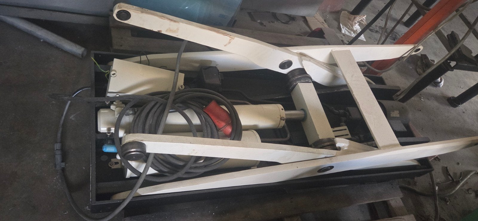 Hydraulische schaarlift HYDRAMEC LB1500 heftafel, Ophalen
