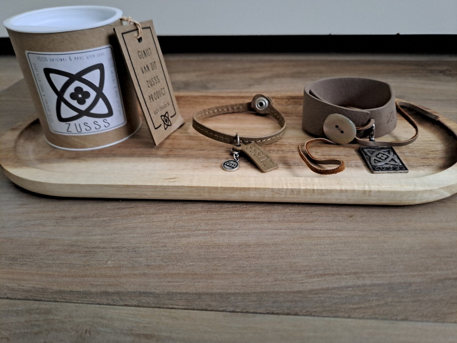 Armbandjes van 'ZUSSS' met doosje, Sieraden, Tassen en Uiterlijk, Bruin, Leer, Ophalen of Verzenden, Zo goed als nieuw