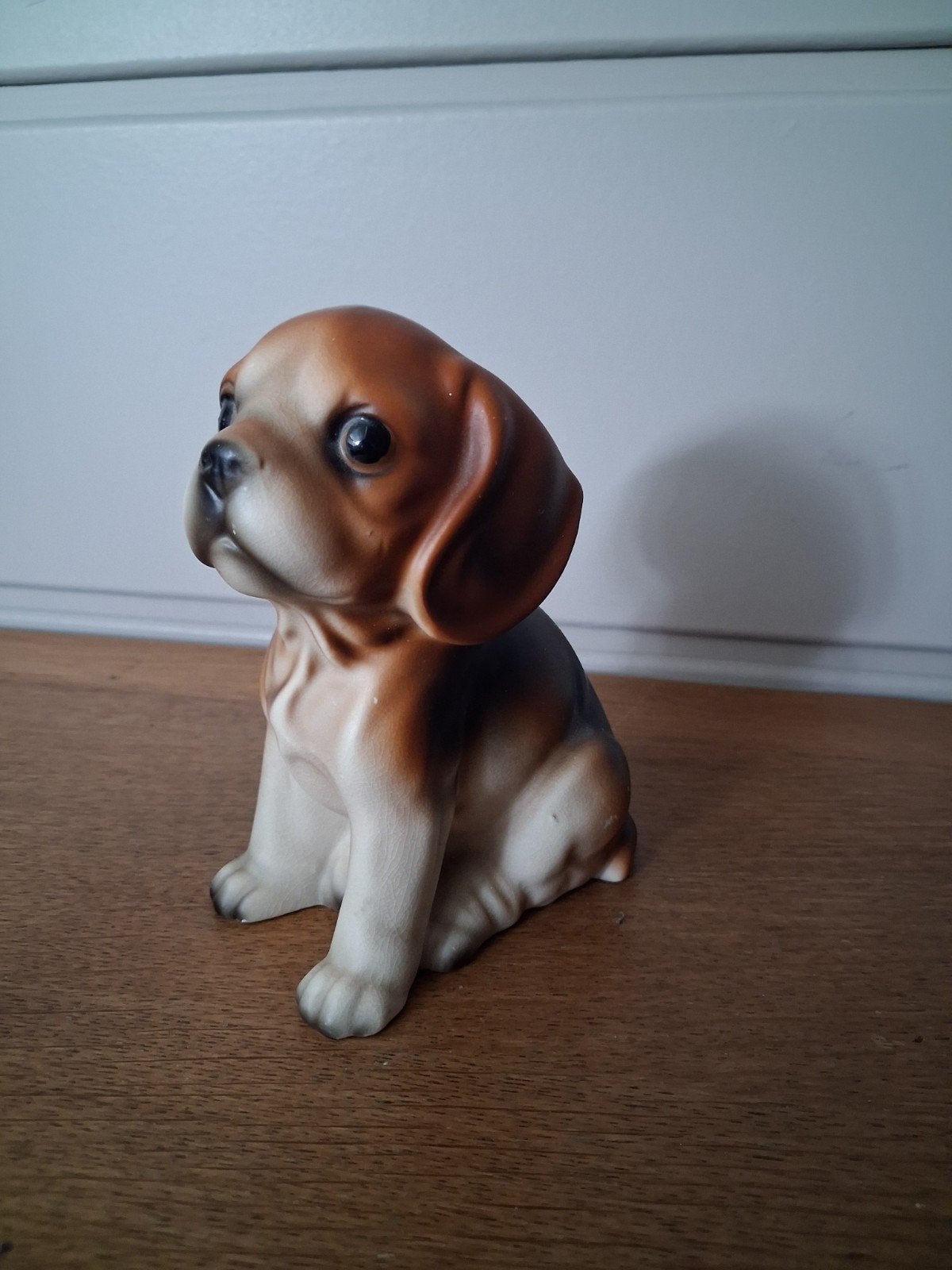 Schattig Beagle puppy beeldje - Vintage keramiek, Verzamelen, Beelden en Beeldjes, Ophalen of Verzenden, Gebruikt, Dier