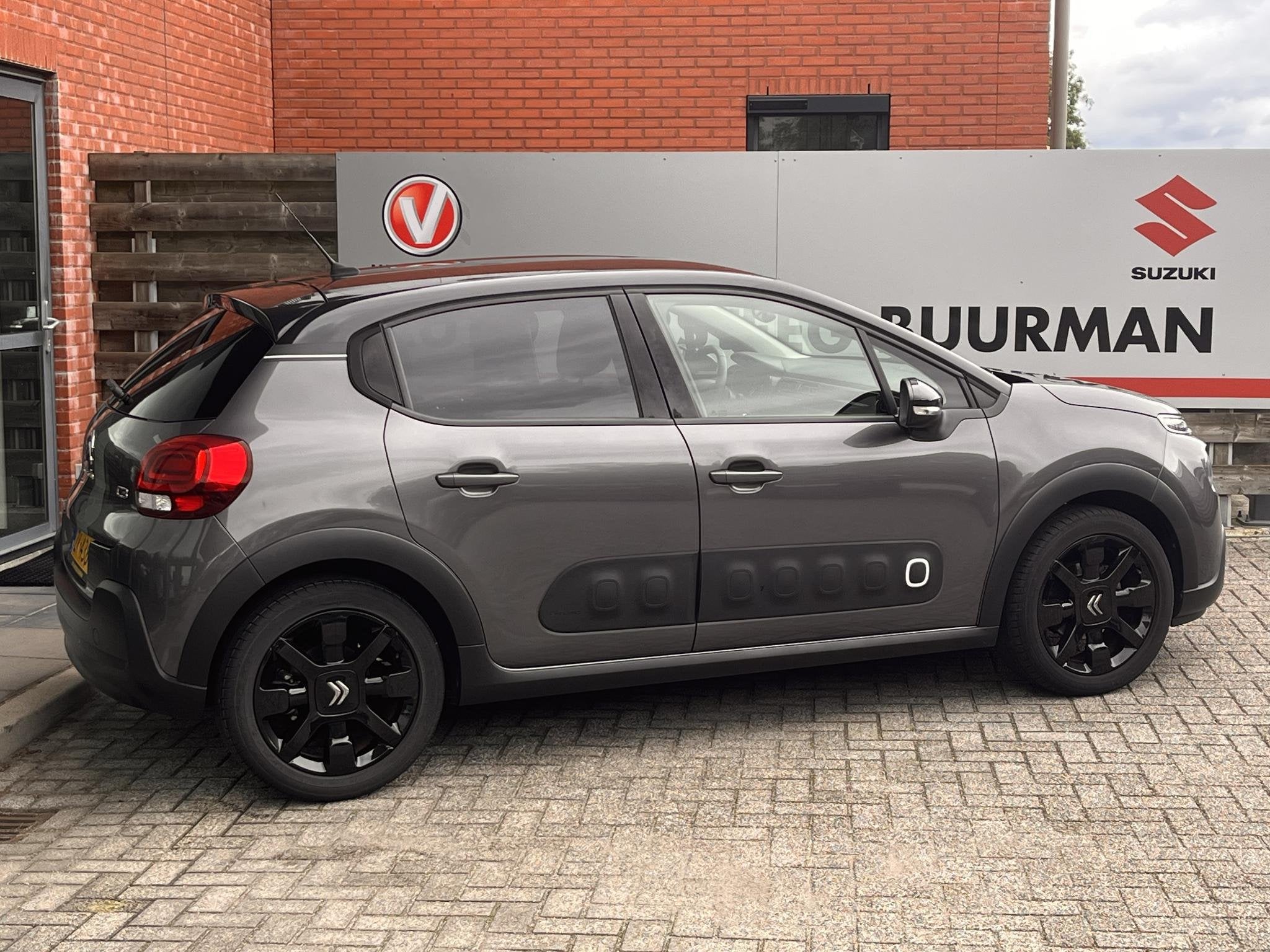 Citroen C3 1.2 PureTech S&S Shine 5700km ! Automaat, Trekhaa, Auto's, Gebruikt, Euro 6, 1199 cc, 450 kg