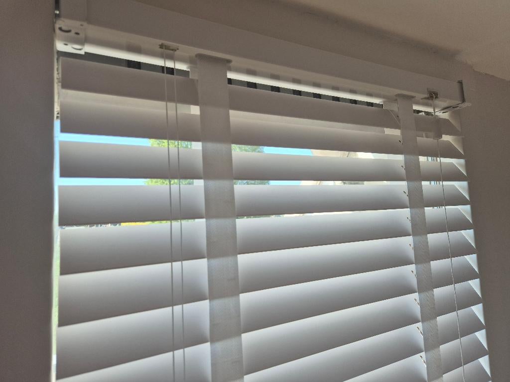 2x Luxaflex, 670mm Breedte x 780mm Hoogte, Hout, Wit, Huis en Inrichting, Ophalen, Wit, Nieuw, 50 tot 100 cm