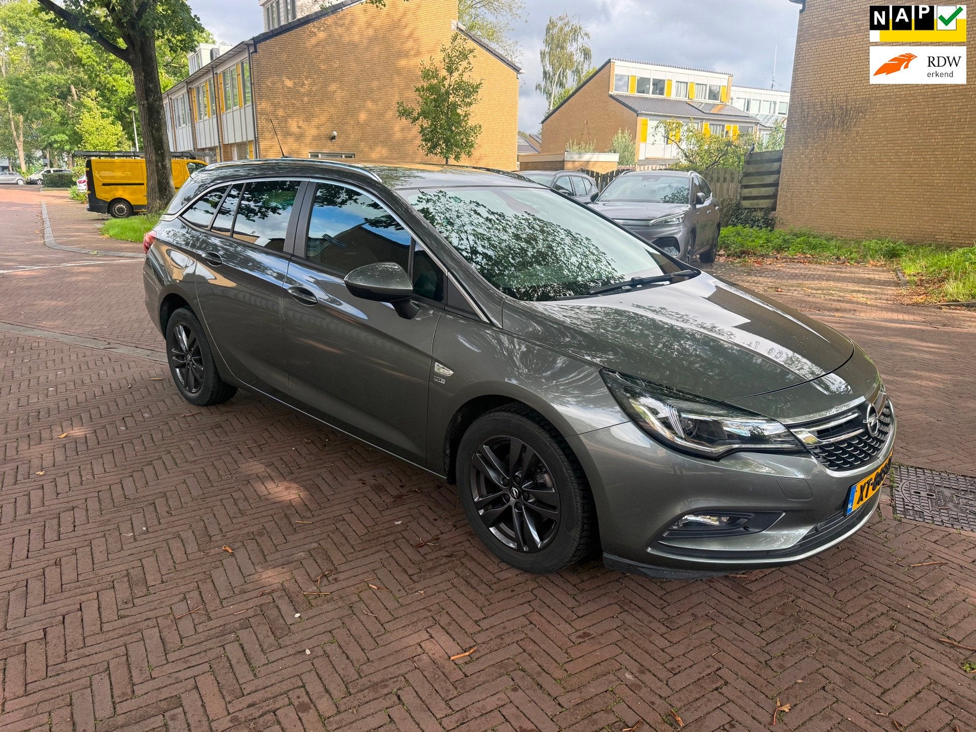 Opel Astra Sports Tourer Tweede eigenaar / 82.000 NAP / Bouw, Auto's, Voorwielaandrijving, Dealer onderhouden, Gebruikt, Euro 6