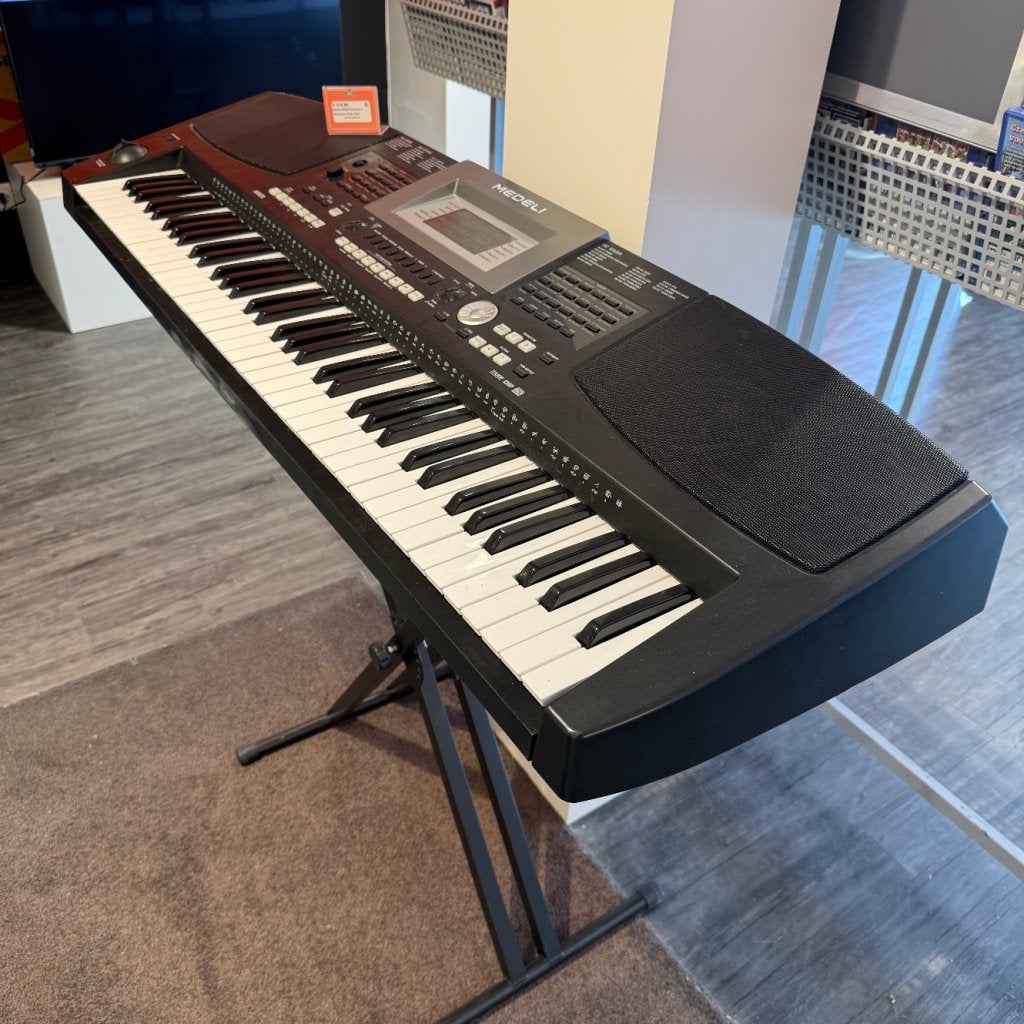 Medeli 830AW Keyboard + Standaard | Nette Staat, Muziek en Instrumenten, Keyboards, Medeli, Zo goed als nieuw, https://www.medeli.com.hk/contact
