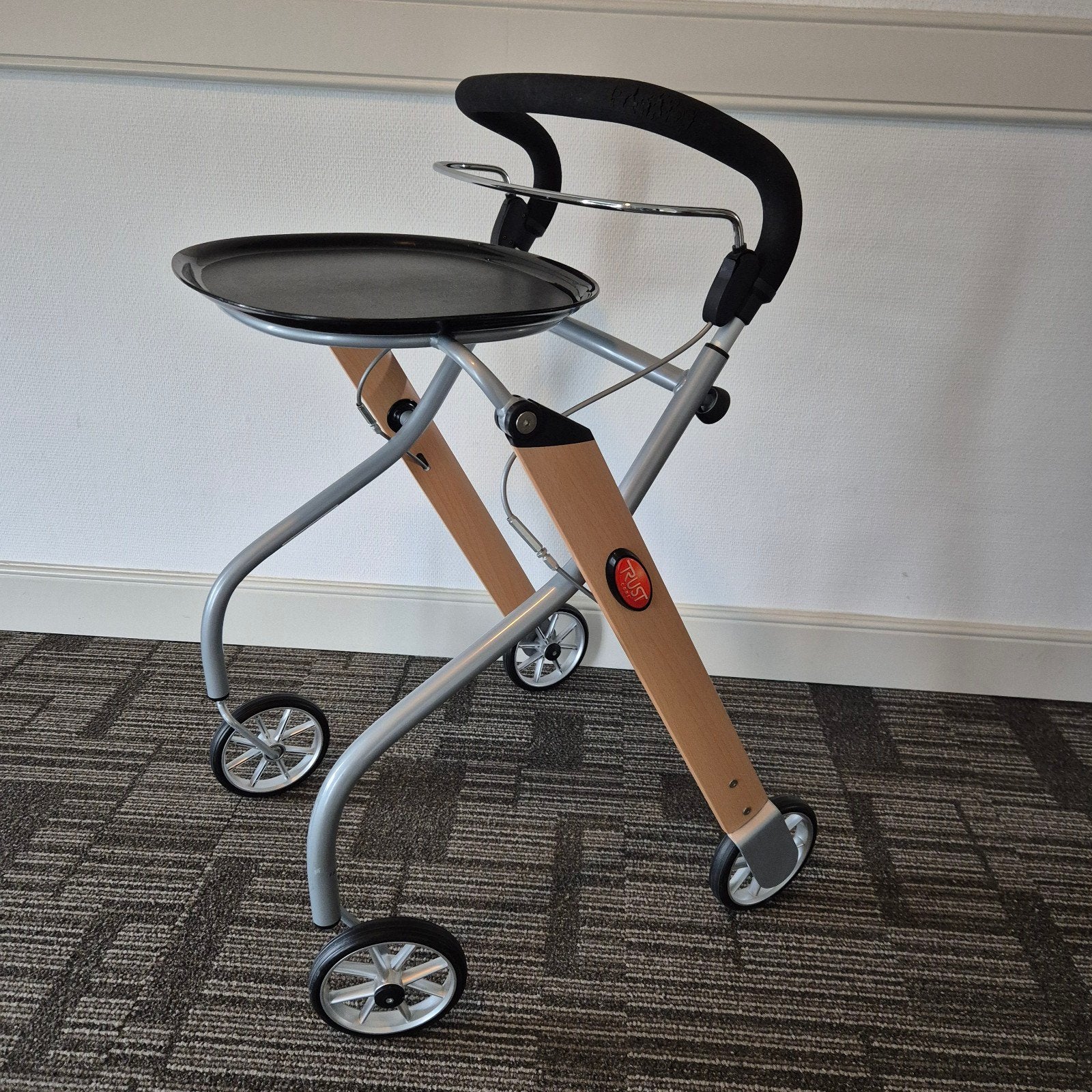 Trust binnenrollator rollator voor binnen met dienblad, Ophalen, Lichtgewicht, Zo goed als nieuw