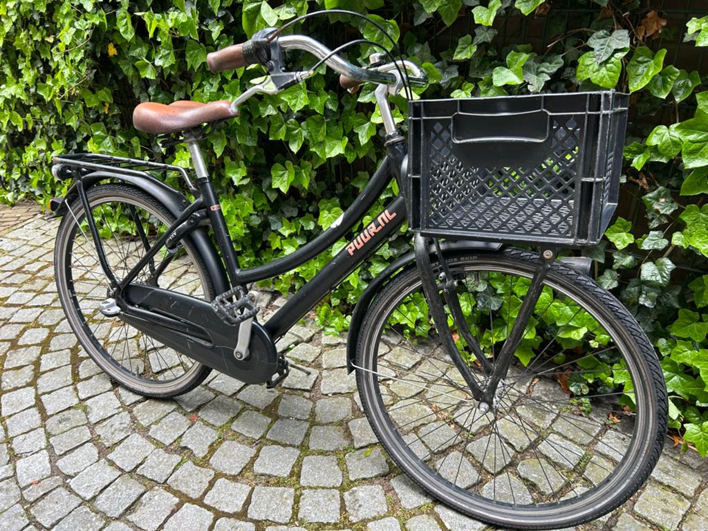 PuurNL meisjesfiets 26 inch met 3 versnellingen en kratje, 26 inch of meer, Gebruikt, Velgrem, Ophalen of Verzenden