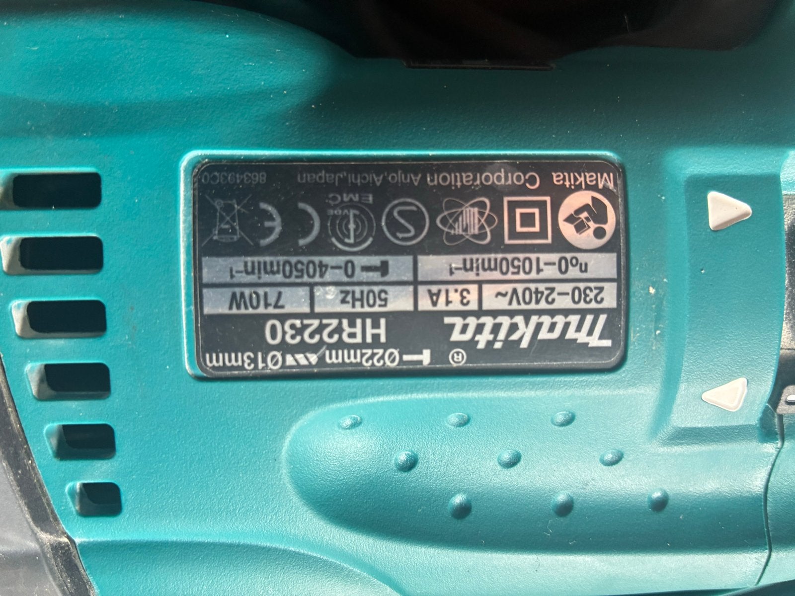 Makita HR2230 Boorhamer 710W met koffer, Boor- en/of Breekhamer, Verzenden, Klopboormechanisme, Gebruikt