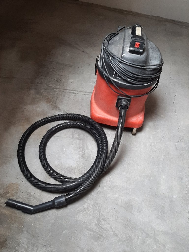 Numatic NVDQ572 industriele stofzuiger  2200 W  kleur rood, Ophalen, Gebruikt